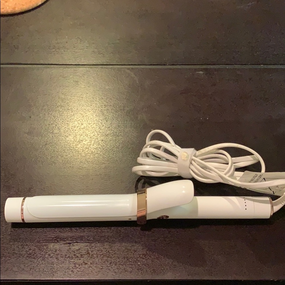 T3 single pass ceramic curling iron 1 1/4 inch.